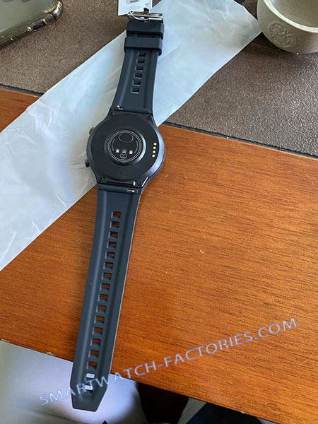 Discussing smart watches with customers from USA